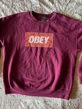 Obey sweatshirts size L